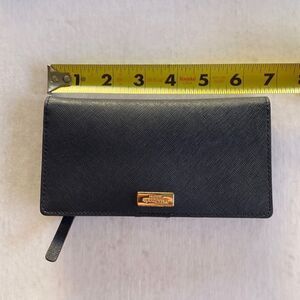 KATE SPADE Women’s Black Folding Wallet with Zippered Outside Coin Pocket.